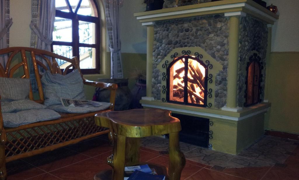 Hostal Curinan Отавало Екстериор снимка